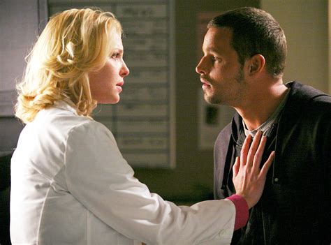 when do alex and izzie hook up